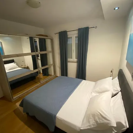 Apartment Tina Rogoznica (Sibenik-Knin)
