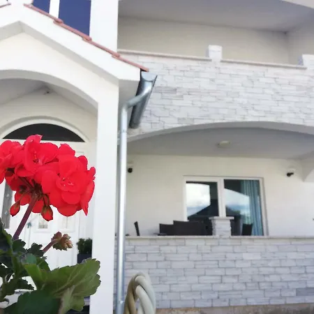 Tina * Rogoznica (Sibenik-Knin)